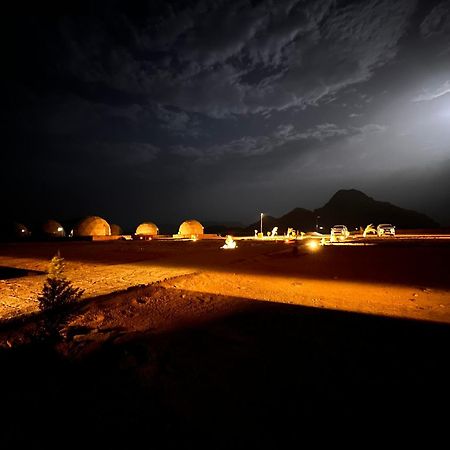 Rum Island Luxury Camp & Bubbles Hotel Wadi Rum Buitenkant foto